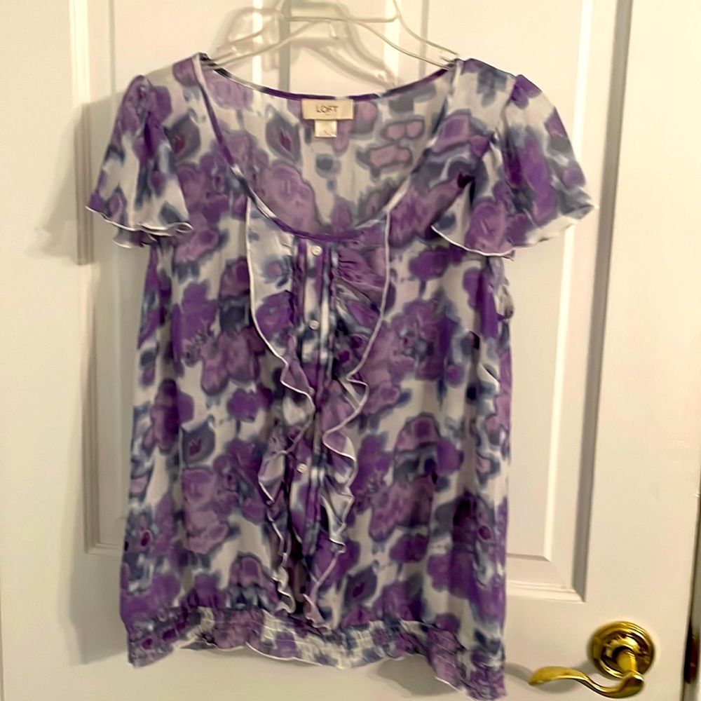 Short sleeve blouse, elastic waist, flattering purple print flower